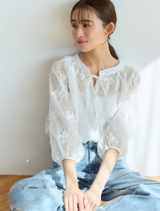 フラワー刺繍シアーブラウス