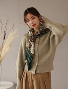 ゴールドボタンニットカーディガン