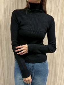 ハイネックプルオーバー