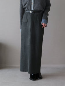 ベルト付きニットIラインスカート