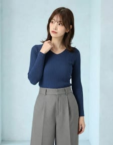 Vネックリブニット