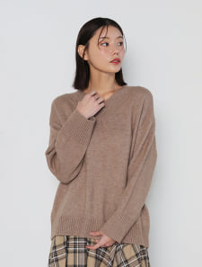 シンプルVネックニット