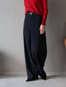 センタープレスカーブパンツ