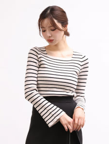 フレアスリーブスクエアネックニット