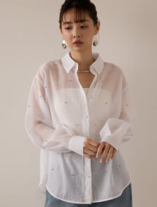 スタッズ付きシアーシャツ