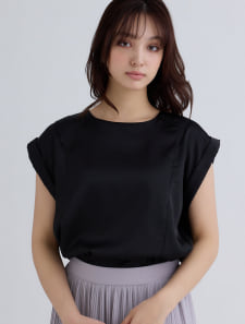 サテンタックブラウス