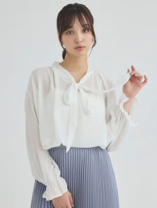 ボウタイシアーブラウス