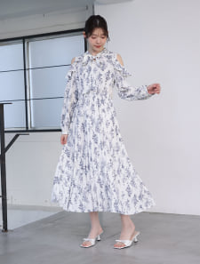 ショルダースリットボウタイプリーツワンピース