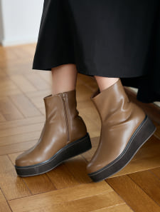 ポインテッドトゥショートブーツ