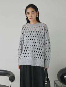 ウェーブ透かし編みニット