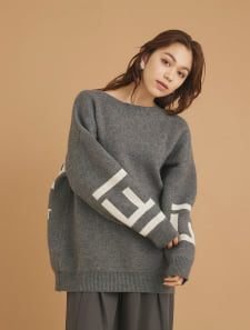 前後2WAYビッグロゴニット