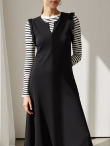 フリルデザインニットワンピース