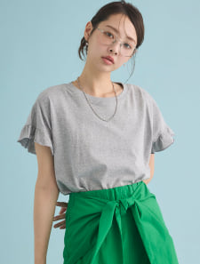 袖フリルTシャツ
