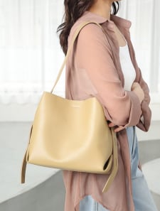 フェイクレザースクエアショルダーバッグ