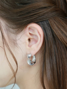 メッシュツイストフープピアス