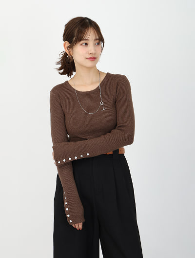 袖ボタンシンプルニット