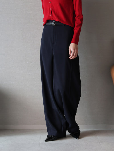 センタープレスカーブパンツ