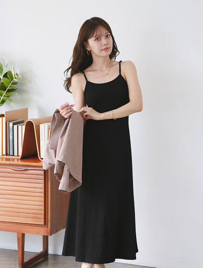 長さ調節可能カップ付きキャミワンピース