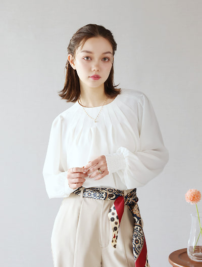 フロントタックプリーツブラウス