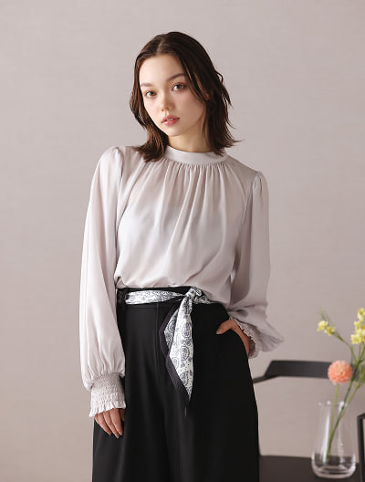 ハイネックギャザー袖シャーリングブラウス