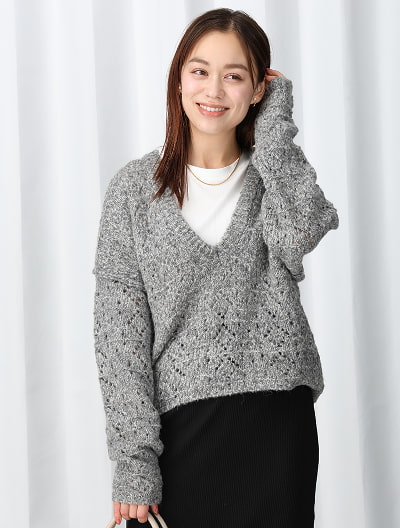 透かし編みVネックニット