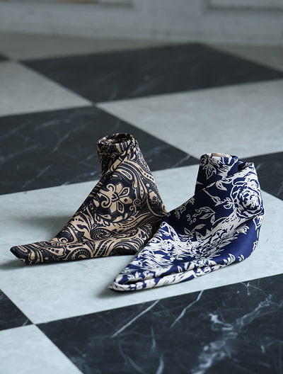 大判ボタニカルトリムスカーフ