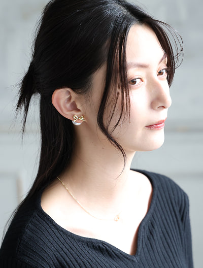 大粒パールキャッチモチーフピアス