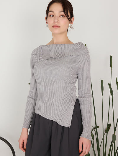 ボタンデザインオフショルニット