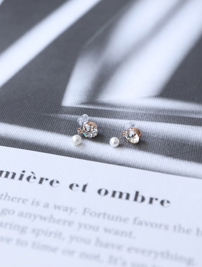 パールトップストーンピアス