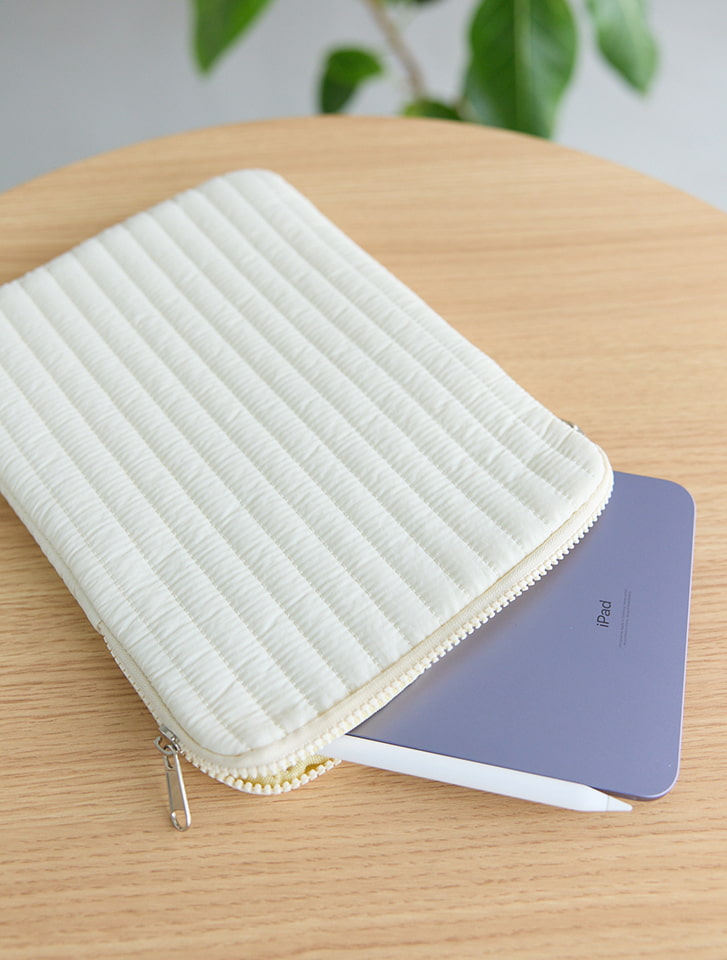 【fifth/フィフス】キルティングデザインタブレットケース(11インチ) 【fifth/フィフス】キルティングデザインタブレットケース(11インチ)