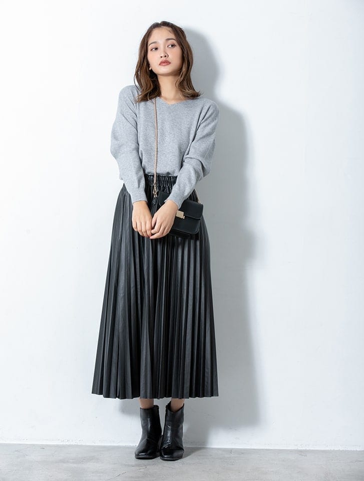 シルキータッチVネックニット