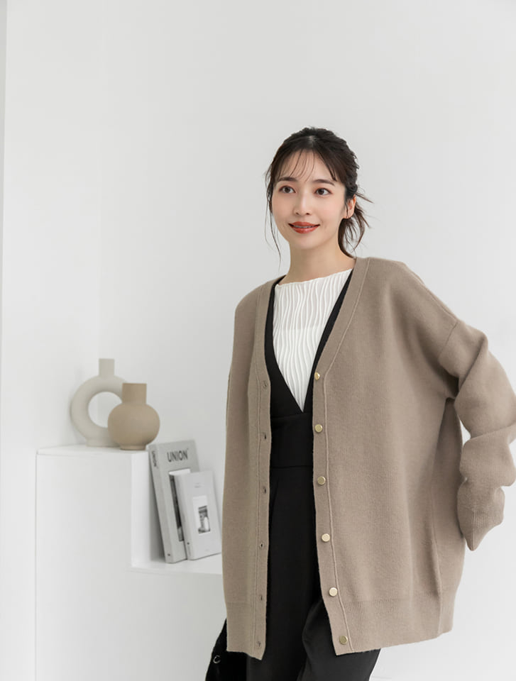 VALENTINO 豪華なビジューボタンカーディガン ミルクキャラメルブラウン