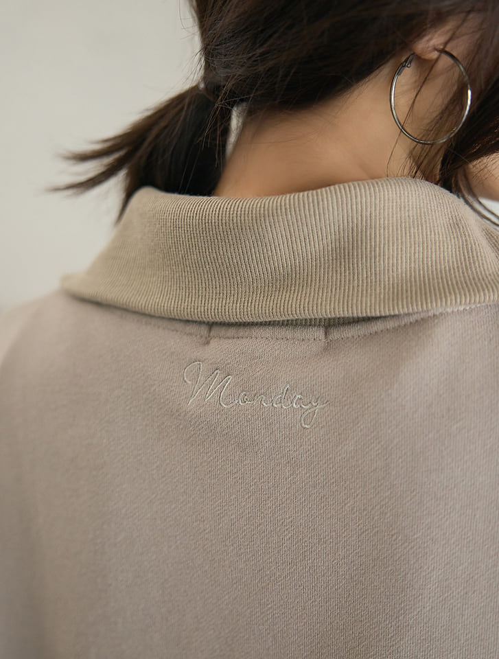 【二宮こずえコラボアイテム】バック刺繍ハーフジップスウェット