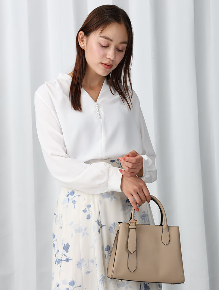 fifth パールデザインVネックブラウス | 人気レディースファッション