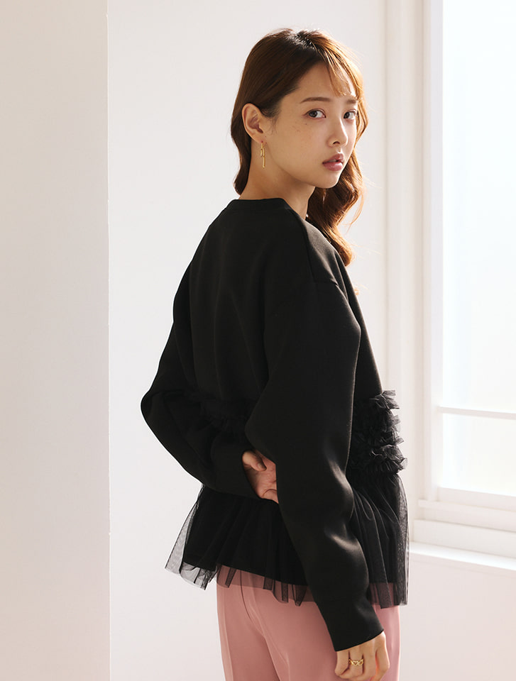 ラブティックボンボン フラワーモチーフダンボールプルオーバー　黒　美品　春服 ラブティックボンボン フラワーモチーフダンボールプルオーバー