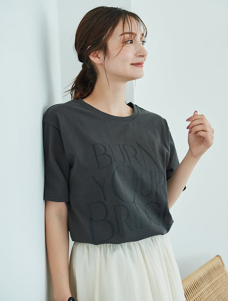 グラフィックロゴTシャツ