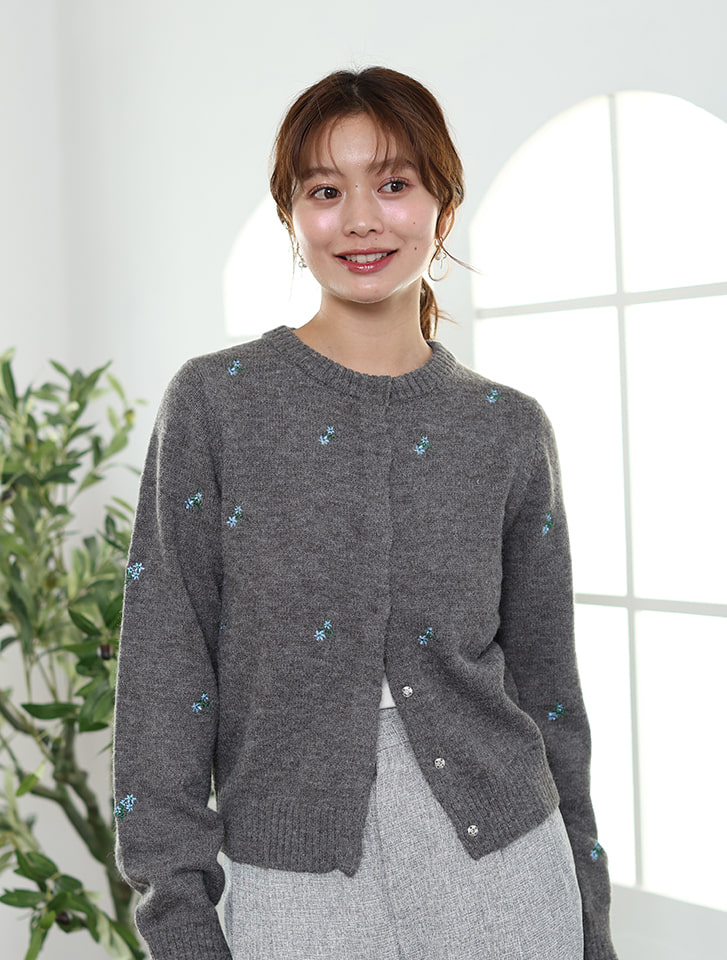 アルパカタッチフラワー刺繍カーディガン