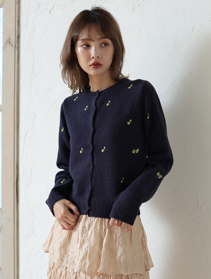 アルパカタッチフラワー刺繍カーディガン