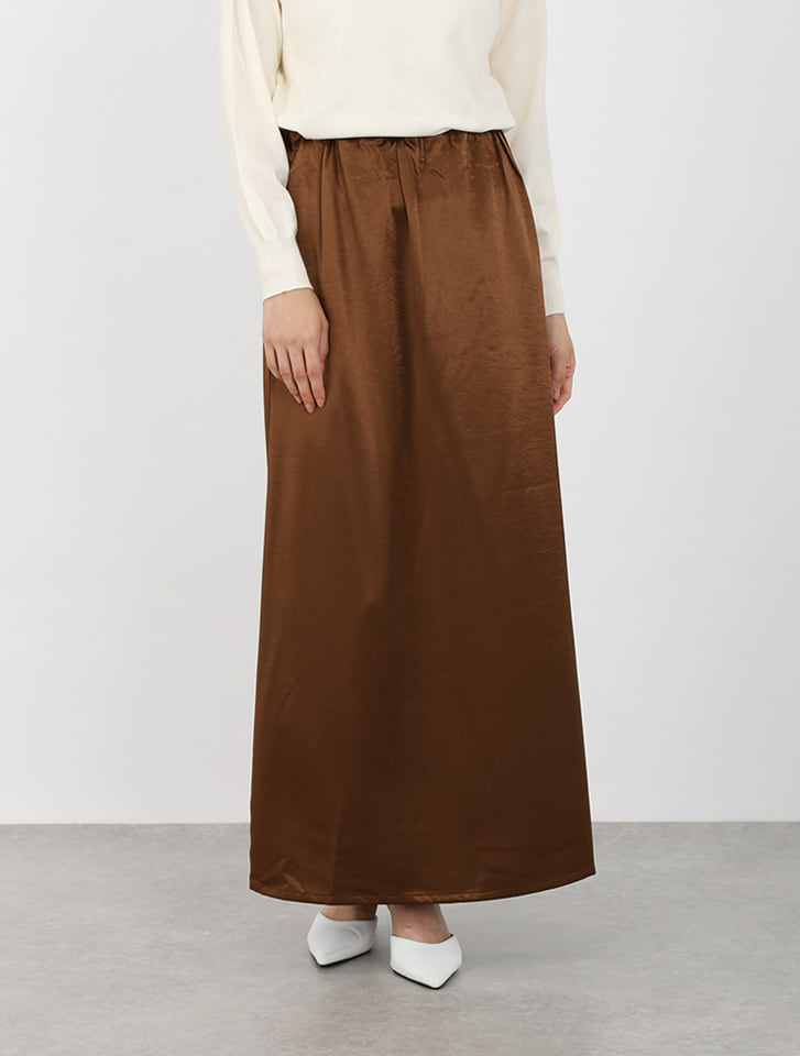 サテンセミフレアスカート