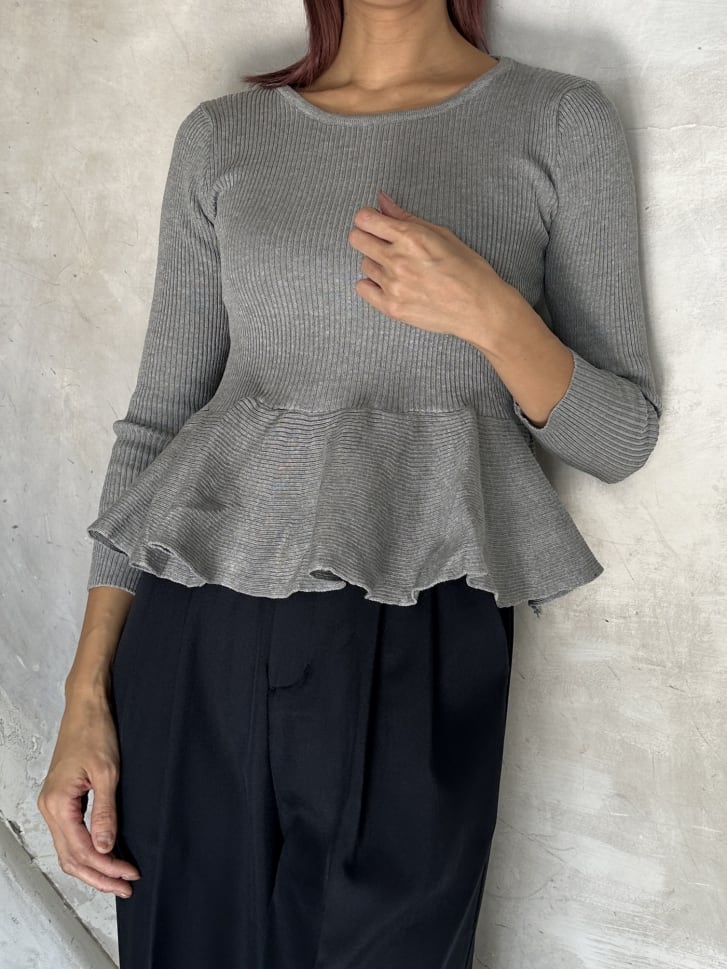 ペプラムデザインニット