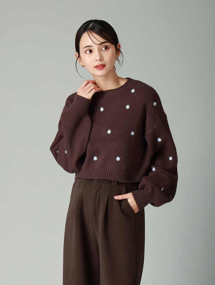 フラワー刺繍ニット