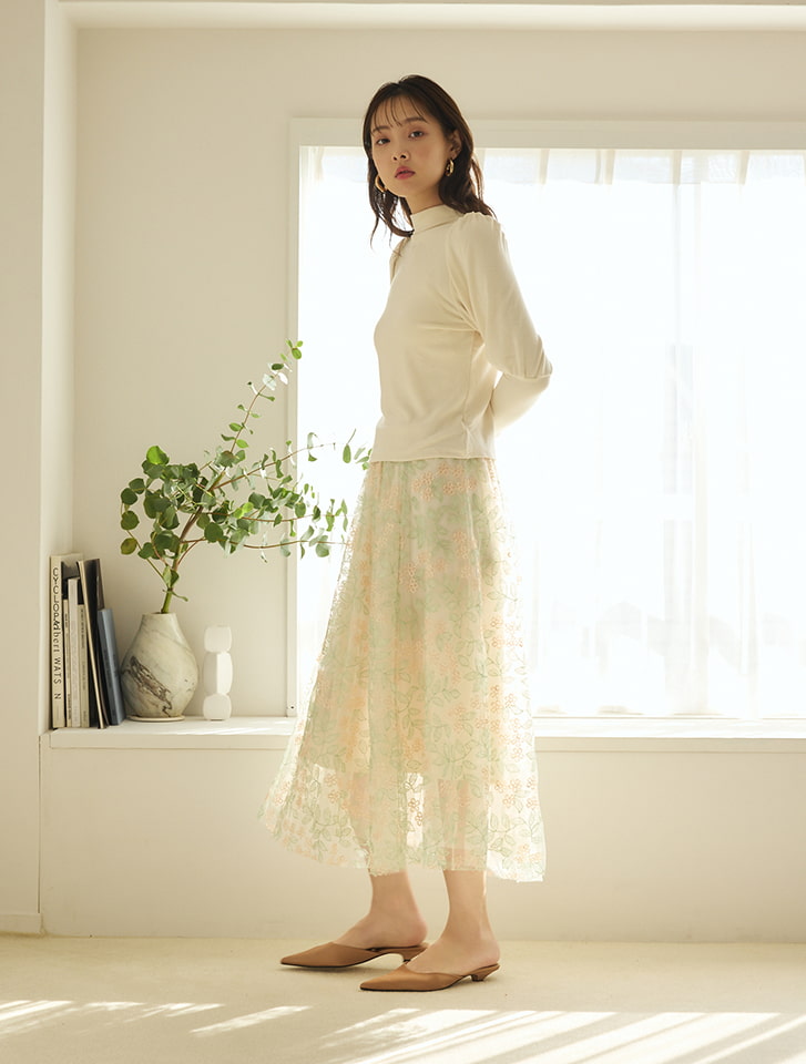 新品定価85,800円タグ付き イタリア製 きらきら刺繍装飾チュールカットソー 新品定価85,800円タグ付き イタリア製 きらきら刺繍装飾チュール