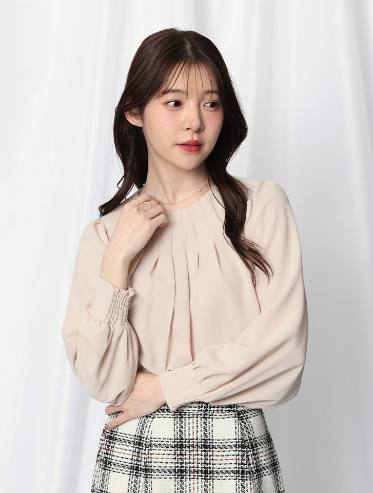 フロントタックプリーツブラウス