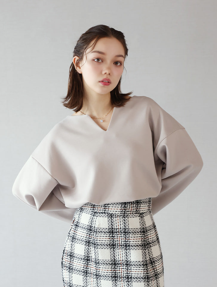 ダンボールキーネックトップス