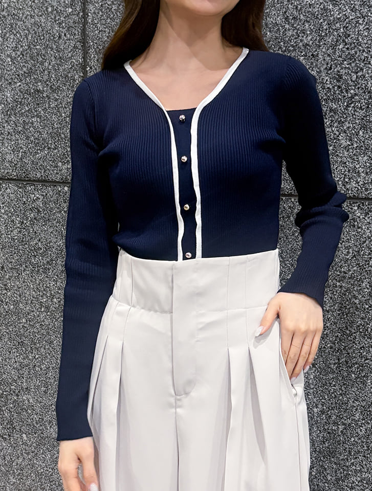 カーディガン風Vネックニット