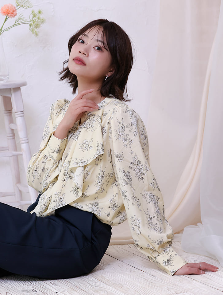 フラワープリントパールフリルブラウス