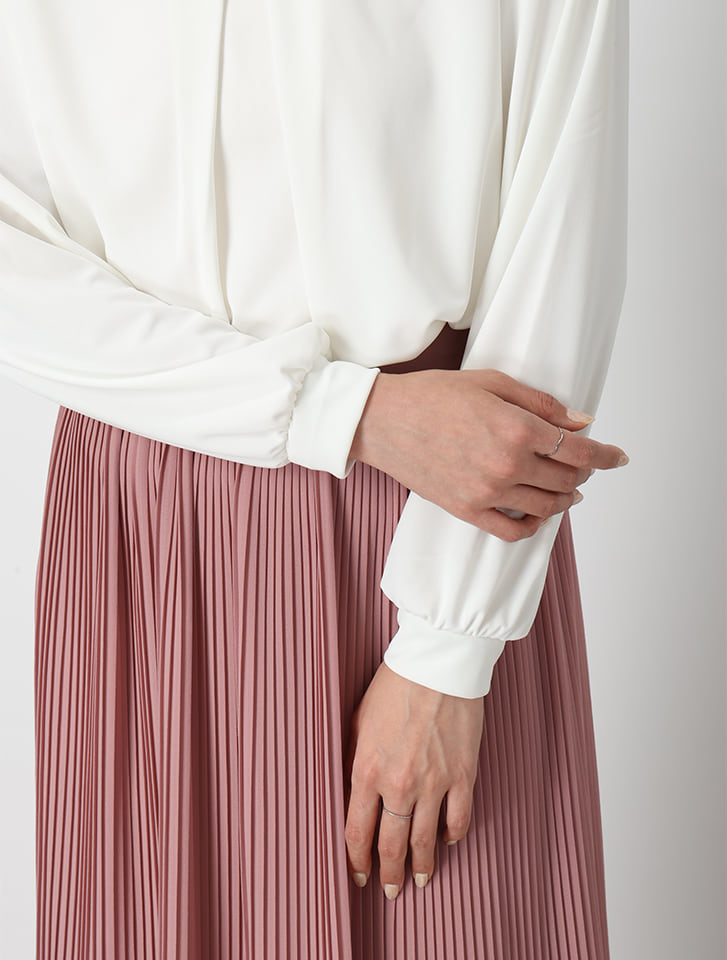 fifth Vネックフロントタックブラウス見えカットソー | 人気レディース