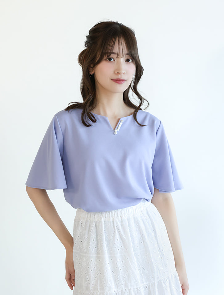 キーネックパールブラウス見えカットソー