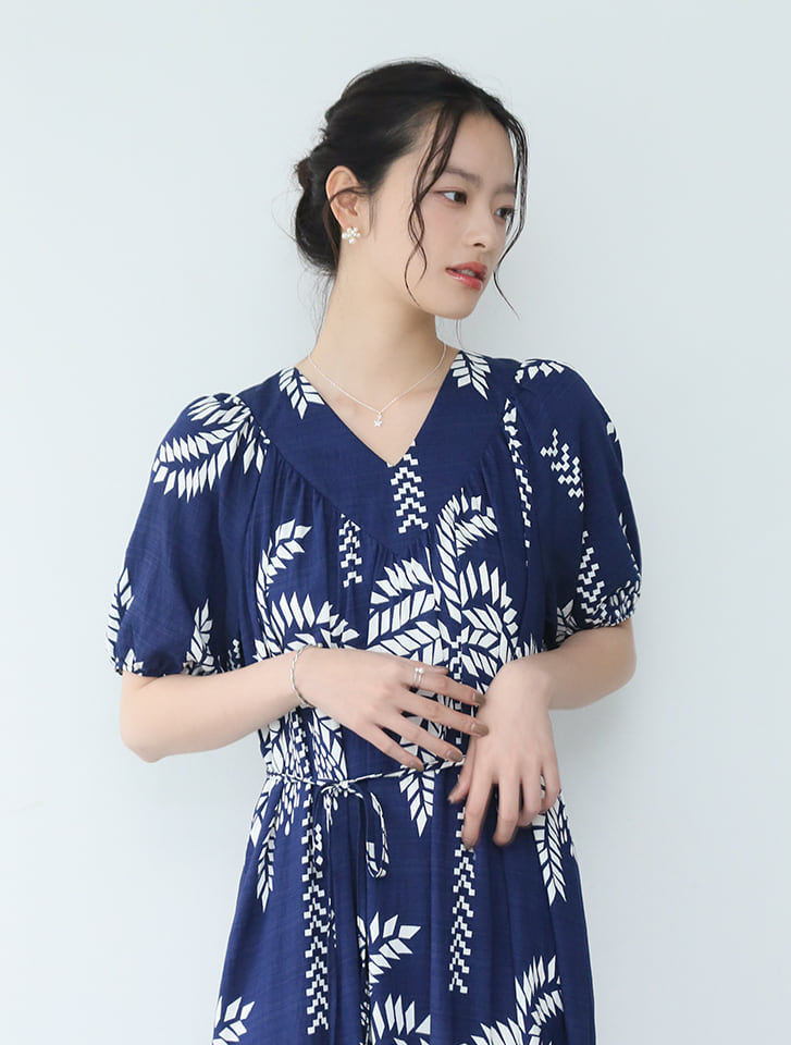 fifth 【高身長さん向け】ウエストリボン付きボタニカル柄 Vネック