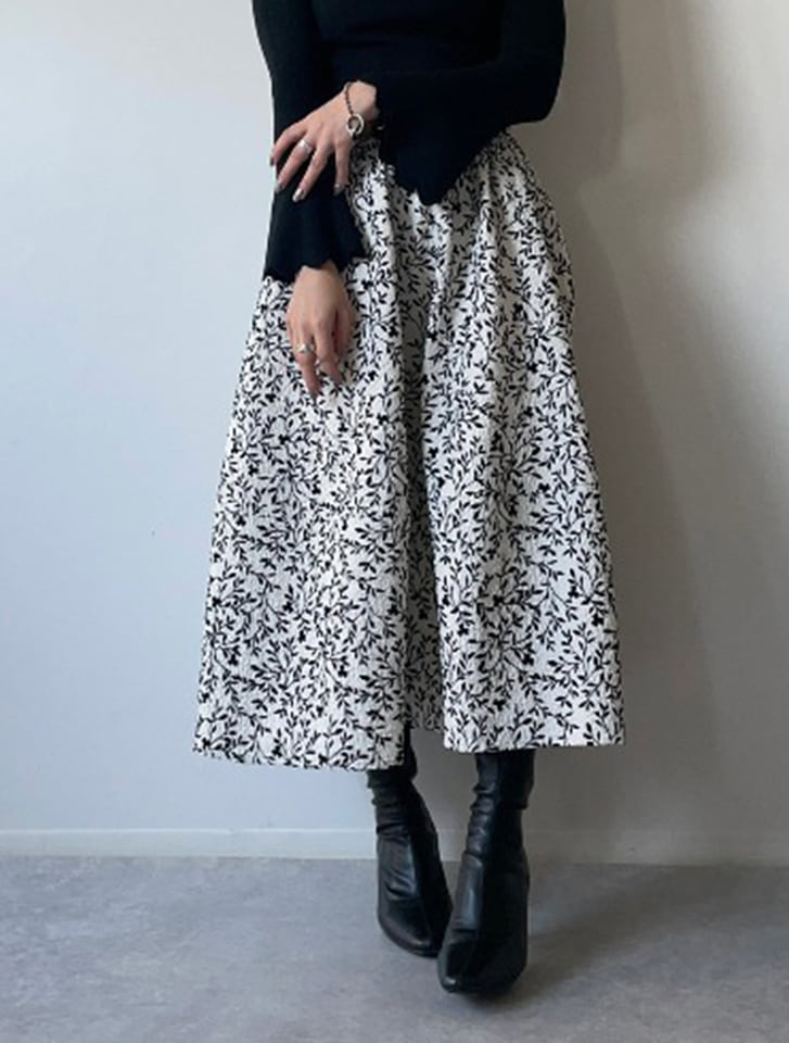 VIVIENNE TAM フラワープリント フレアスカート サイズ0 VIVIENNE TAM フラワープリント フレアスカート サイズ0 TINY